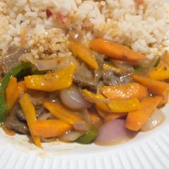 A picture of Stire fry veggies & meat.