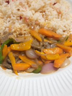 A picture of Stire fry veggies & meat.