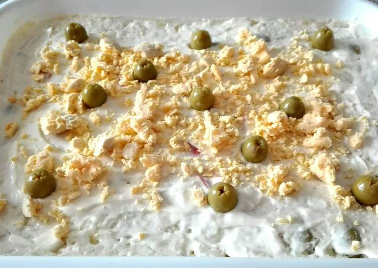 Ensaladilla de merluza y gambas