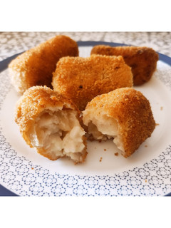 Una foto de Croquetas de pera y queso Gorgonzola