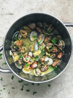 Una foto de Almejas con limón. Receta fácil en 10 minutos