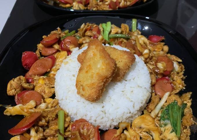 Resep Nasi Goreng Gila: Pedas Nampol dengan Topping Melimpah (Puas Banget!)