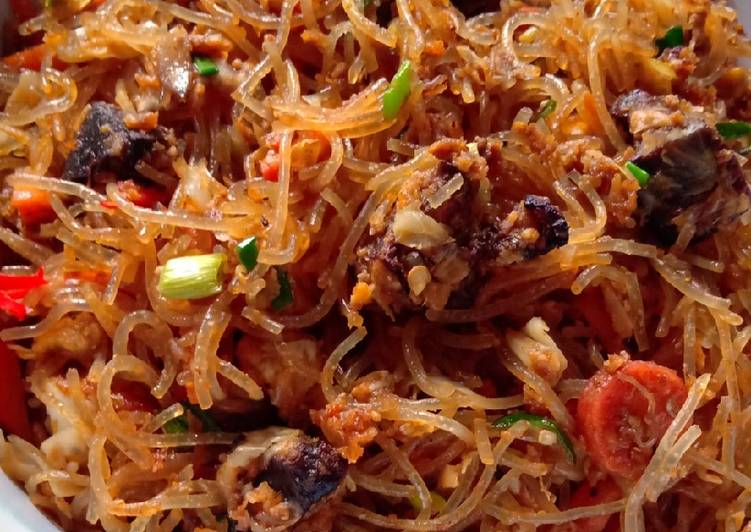 Bihun goreng ati ampela