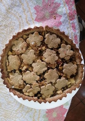 Una foto de Pay de manzana, nuez y ciruela pasa