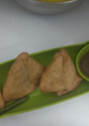 आलू समोसा (aloo samosa recipe in Hindi) रेसिपी मुख्य फोटो