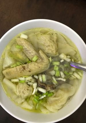 Hình của món Hoành thánh gà.