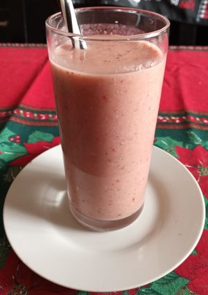 Una foto de Licuado de frutas ideal para el desayuno!!!