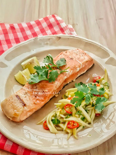 Foto resep Pla Tord Nam Pla (Pan fried fish in Thai dipping sauce)