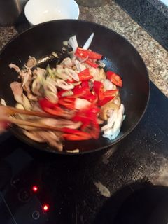 Hình của món Gà xào sả ớt.