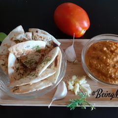 A picture of Spicy Makhani Dip with Naan Chips.