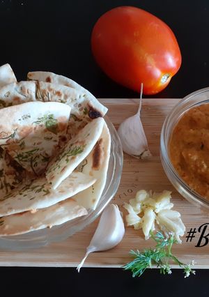 A picture of Spicy Makhani Dip with Naan Chips.