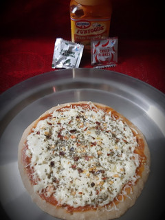 ચીઝ પીઝા (No Yeast No Oven Wheat Flour Pizza Recipe In Gujarat) રેસીપી મુખ્ય ફોટો