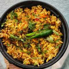 વધારેલા ભાત (Vagharela Bhat Recipe In Gujarati) রেসিপির প্রধান ছবি