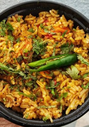 વધારેલા ભાત (Vagharela Bhat Recipe In Gujarati) રેસીપી મુખ્ય ફોટો