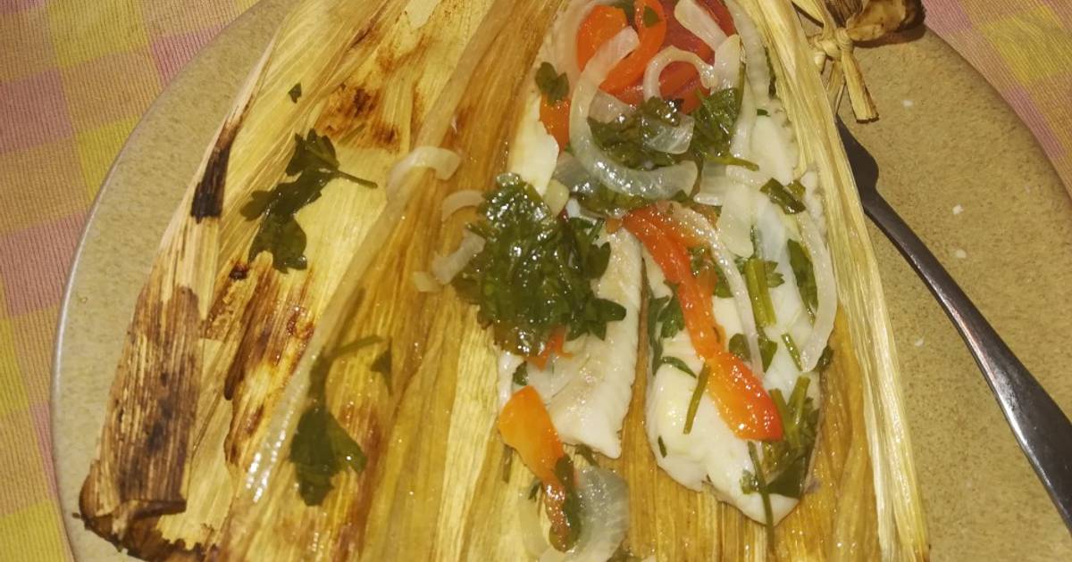 Filete de pescado envuelto en hoja de maíz Receta de María Carmen - Cookpad