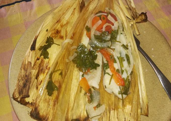 Filete de pescado envuelto en hoja de maíz Receta de María Carmen - Cookpad