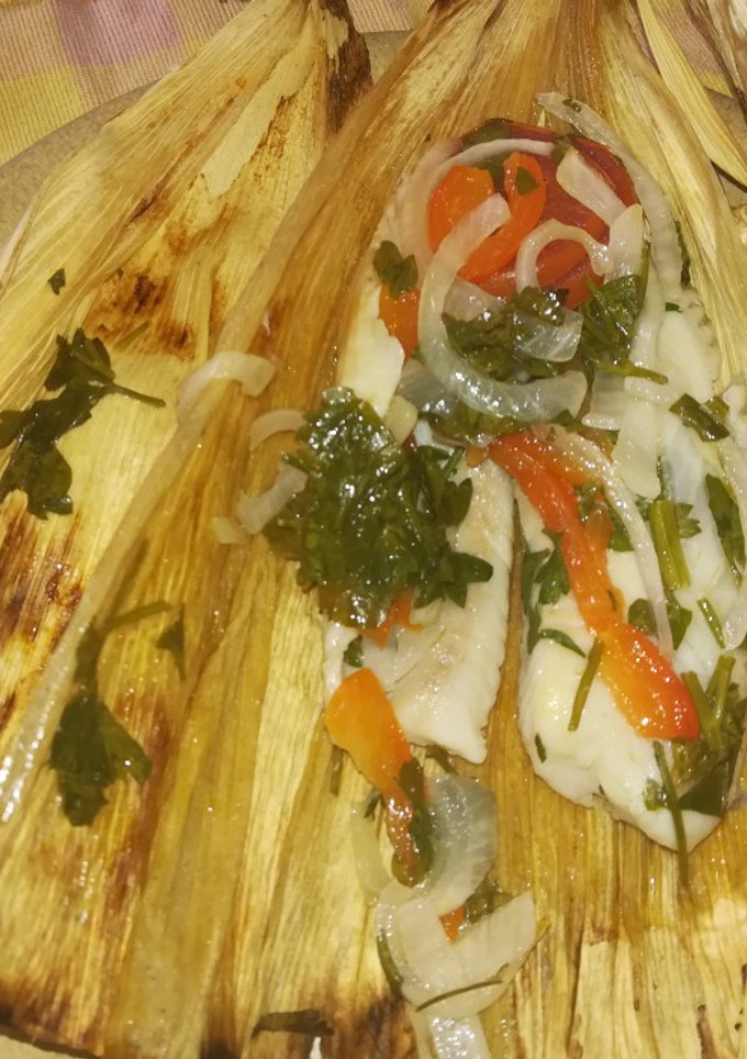 Una foto de Filete de pescado envuelto en hoja de maíz