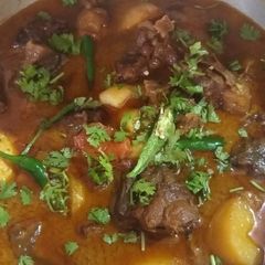 A picture of Aloo gosht.