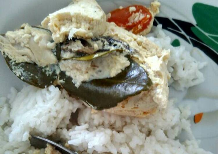 Bothok (jamur + tongkol + tahu)