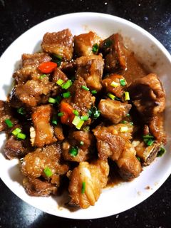 Hình của món Sườn non ram.