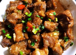 Hình của món Sườn non ram.