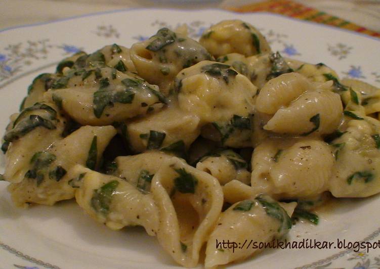 How to Prepare Super Quick Homemade Pasta in Spinach and Cream Sauce