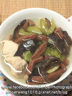 鹹菜豬血排骨湯 的食譜成品照片