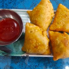 A picture of Spicy samosa.