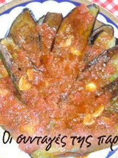 A picture of Fried vegetables in tomato sauce.