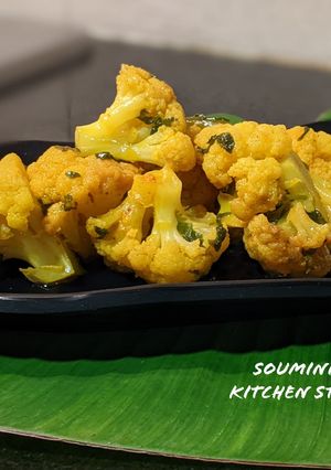 A picture of Fulkopir Bati Chorchochori (Cauliflower Florets with coriander).