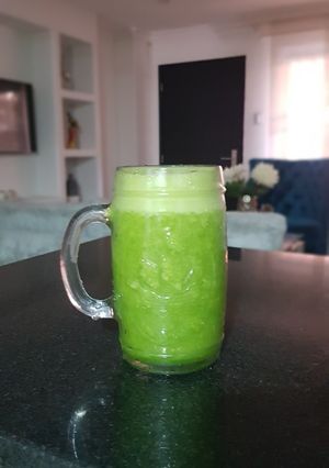 Una foto de Detox verde (jugo verde) 🍊🍍🥬🥒❤🌱