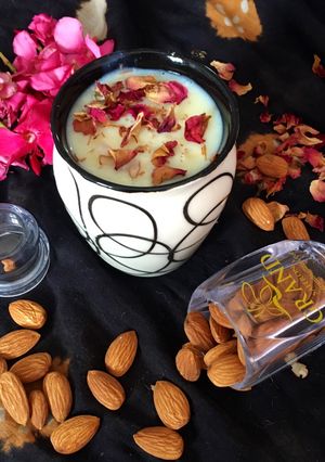 બદામ થીક શેક (Badam Thick Shake Recipe In Gujarati) રેસીપી મુખ્ય ફોટો