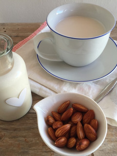 Una foto de Leche vegetal de almendras