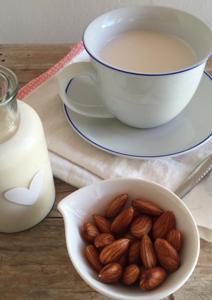 Una foto de Leche vegetal de almendras