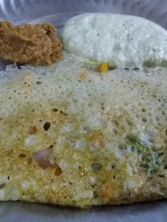 ஸ்பெஷல் ஆனியன் கேரட் ரவா தோசை(rava dosai recipe in tamil) செய்முறை முக்கிய புகைப்படம்