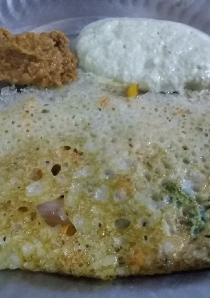 ஸ்பெஷல் ஆனியன் கேரட் ரவா தோசை(rava dosai recipe in tamil) செய்முறை முக்கிய புகைப்படம்