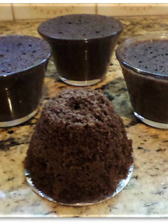 Una foto de Brownie individual en microondas
