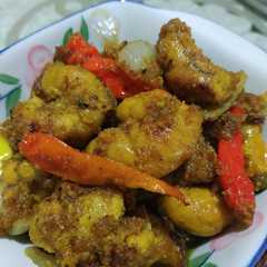 A picture of Tumis telor ikan masak kuning.