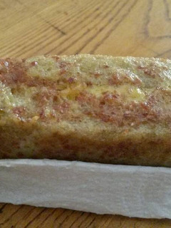 Una foto de Emparedado rebozado de jamón serrano con pan de plátano