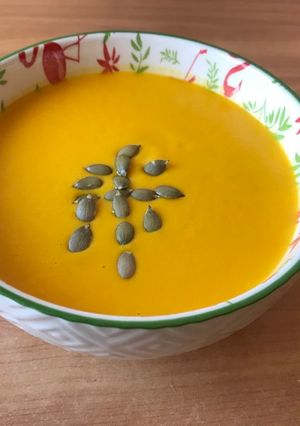 Una foto de Crema de calabaza y naranja