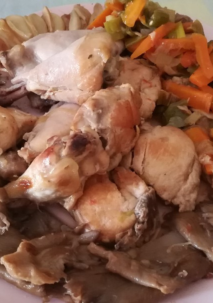 Una foto de Pollo al doble de ajo con setas
