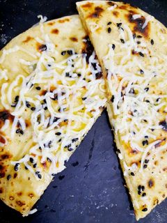ચીઝ બટર રોટી (Cheese Butter Roti Recipe In Gujarati) રેસીપી મુખ્ય ફોટો