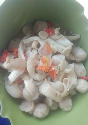 Foto resep Tumis jamur dan bakso ayam simpel