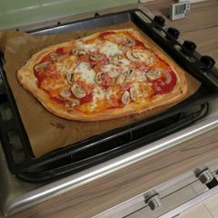 Oven tray pizza A picture of Oven tray pizza.