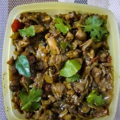 A picture of Mushroom pepper fry.