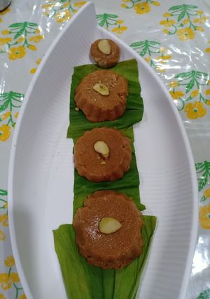 गुड़ संदेश (gur sandesh recipe in Hindi) रेसिपी मुख्य फोटो
