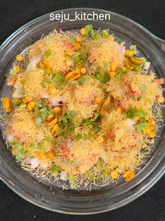 સેવ પૂરી ચાટ(Sev Puri Chaat Recipe In Gujarati) રેસીપી મુખ્ય ફોટો