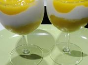 Una foto de postres con queso fresco batido