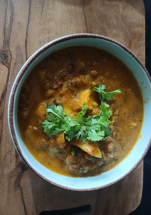 A picture of Tuver Sabji in cooker.