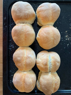 A picture of Chilean Marraqueta bread (pan batido o pan francés).
